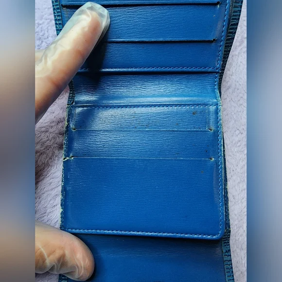AUTHENTIC LOUIS VUITTON VINTAGE BLUE EPI LEATHER PORTE MONNAIE BILLETS WALLET - Picture 9 of 16